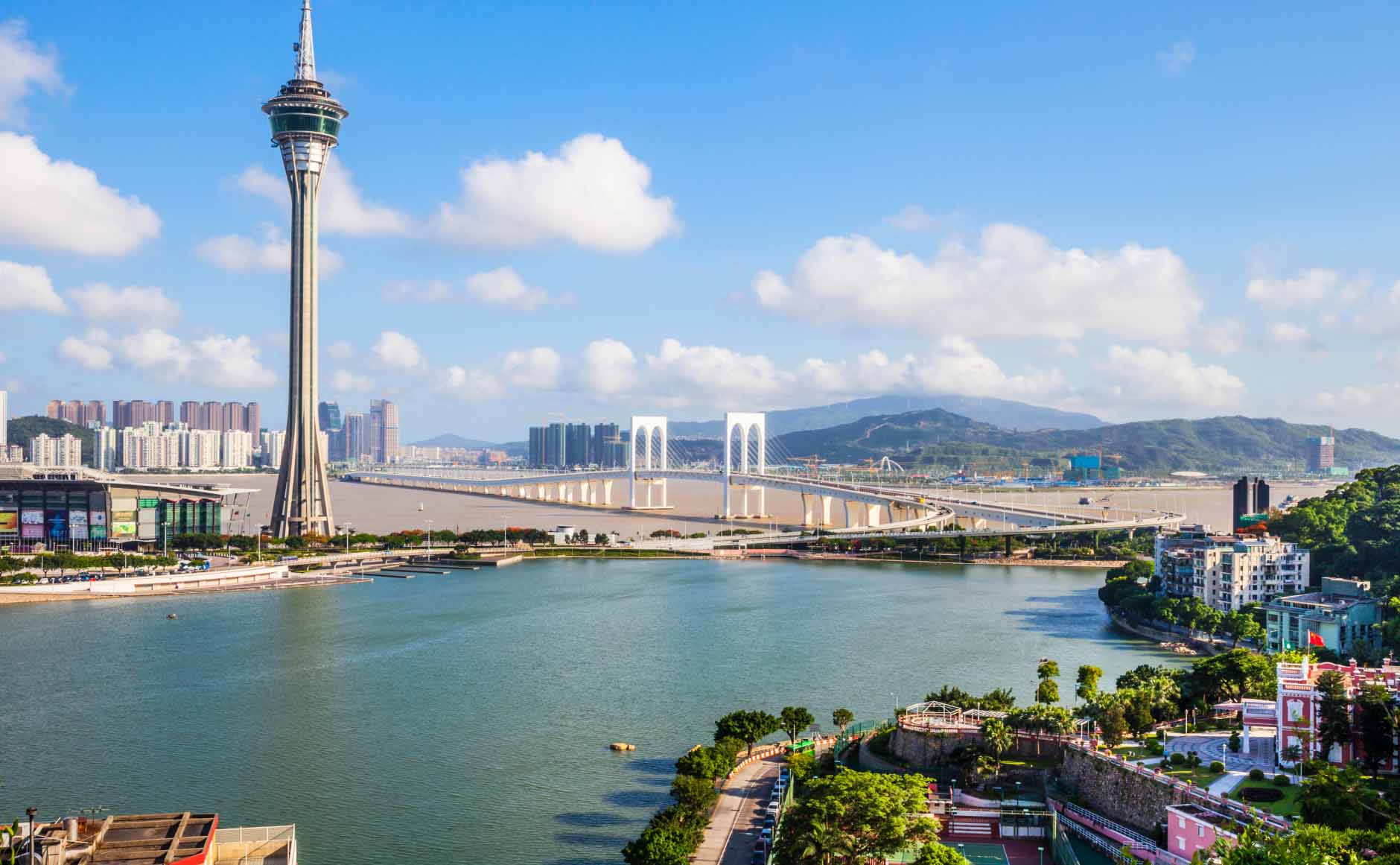 澳门旅游塔与珠澳城市水岸